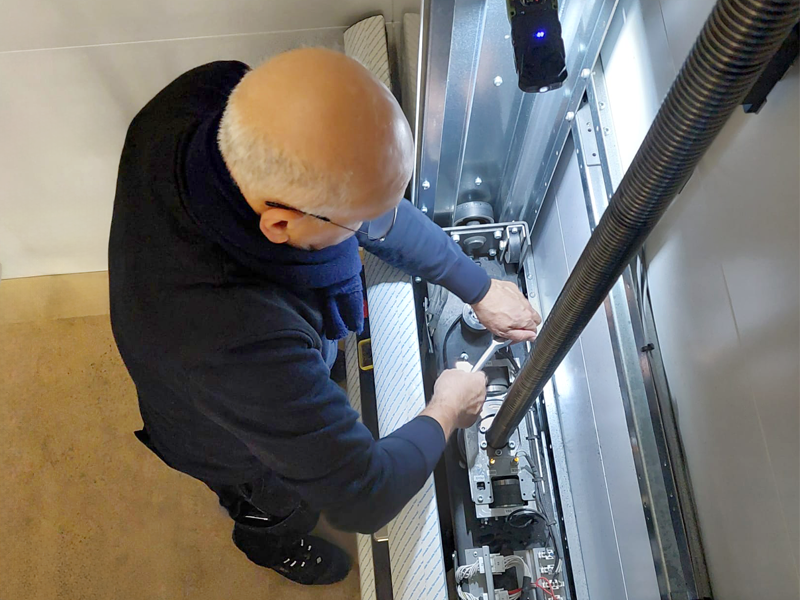 onderhoud_combilift500kg_installatie_800x600.png